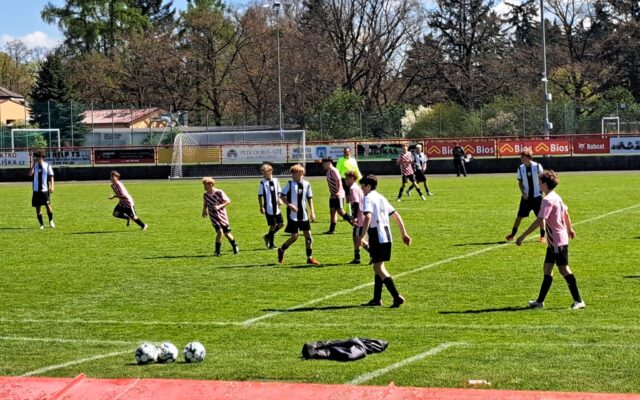 U15 - Domácí zklamání s Vyžlovkou a zasloužená remíza v Králováku